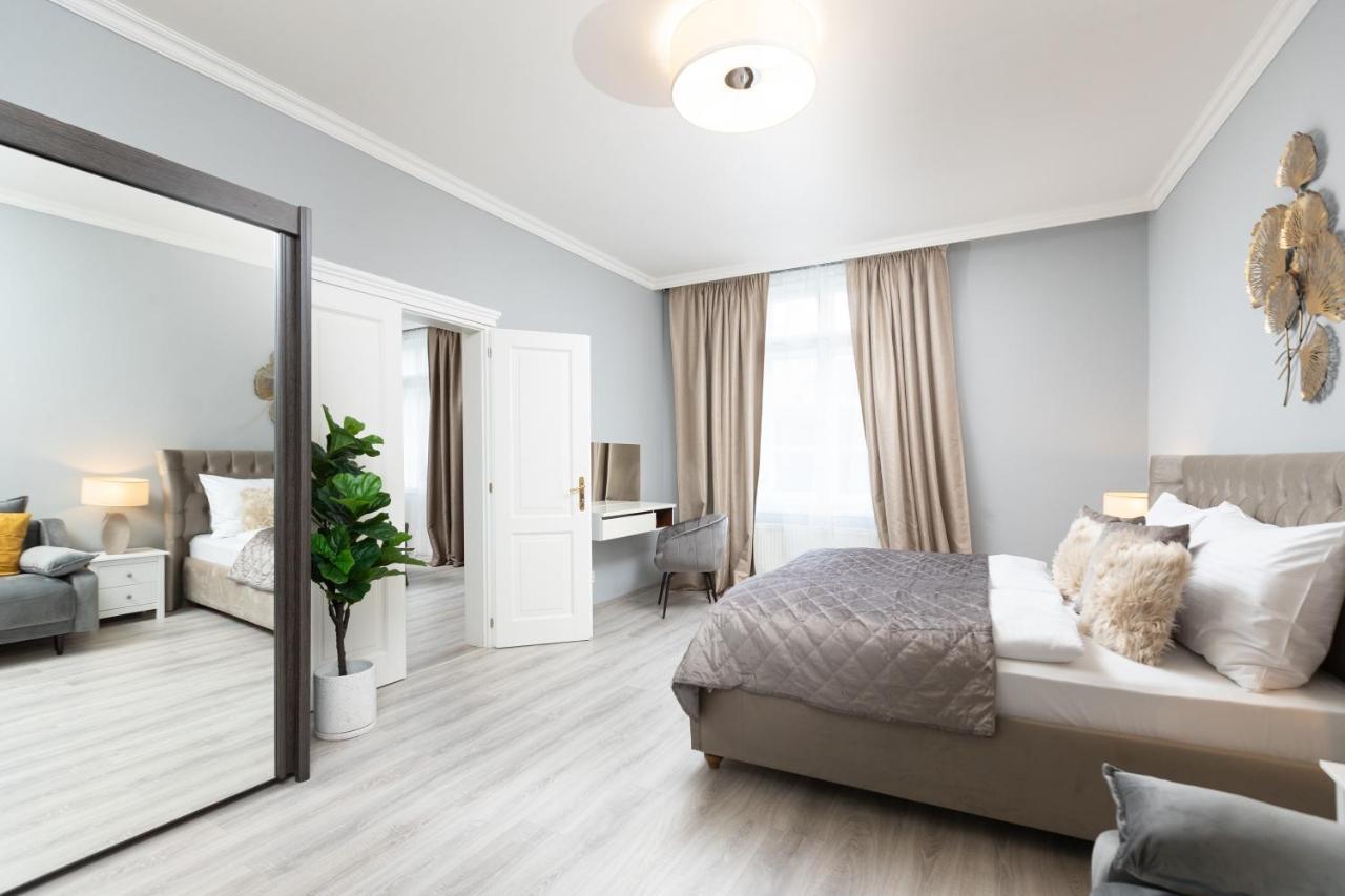 Luxury Central 150M2 Apartment On Wencelas Square With Private Garage Praga Exterior foto